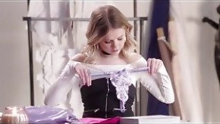 Cute intern seduces her older bossi3eff