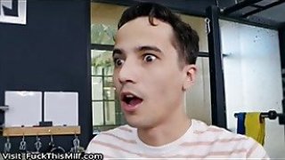 Milf rides short guy in the gym during workoutjnjpdn