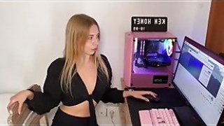 My gf loves getting her throat and pussy drilledunm8csl