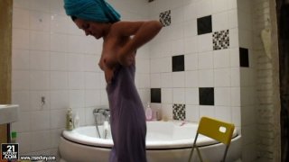 video of real skinny babes taking shower and washing their pussies