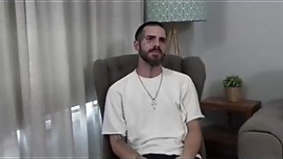 Petite babe makes a porn debutz9ig